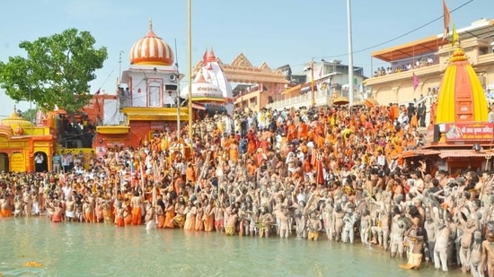 Officials said the Kumbh Mela authorities, in addition to the tests conducted by firms contracted by the district administration, had also empanelled 11 labs from Haridwar, Dehradun, Roorkee and Haryana for conducting Covid-19 tests. (HT photo) Officials said the Kumbh Mela authorities, in addition to the tests conducted by firms contracted by the district administration, had also empanelled 11 labs from Haridwar, Dehradun, Roorkee and Haryana for conducting Covid-19 tests. (HT photo)