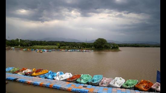 Sukhna Lake’s flood gates are opened when its water level reaches 1,163 feet. (HT Photo)