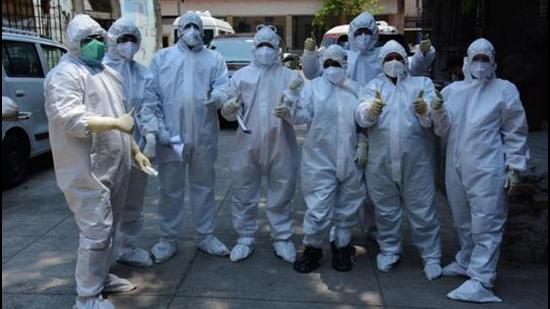 The data also showed a higher rate of infection among the healthcare workers who were administered the Indian variant of the Oxford/AstraZeneca vaccine, Serum Institute of India’s Covishield. (HT PHOTO.) The data also showed a higher rate of infection among the healthcare workers who were administered the Indian variant of the Oxford/AstraZeneca vaccine, Serum Institute of India’s Covishield. (HT PHOTO.)
