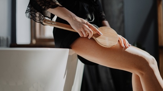 Dry brushing: This helps in blood circulation around the area, remove dead skins and promote new cells growth. It stimulates lymphatic drainage and removes build-ups from the toxins in the body.(Pexels)
