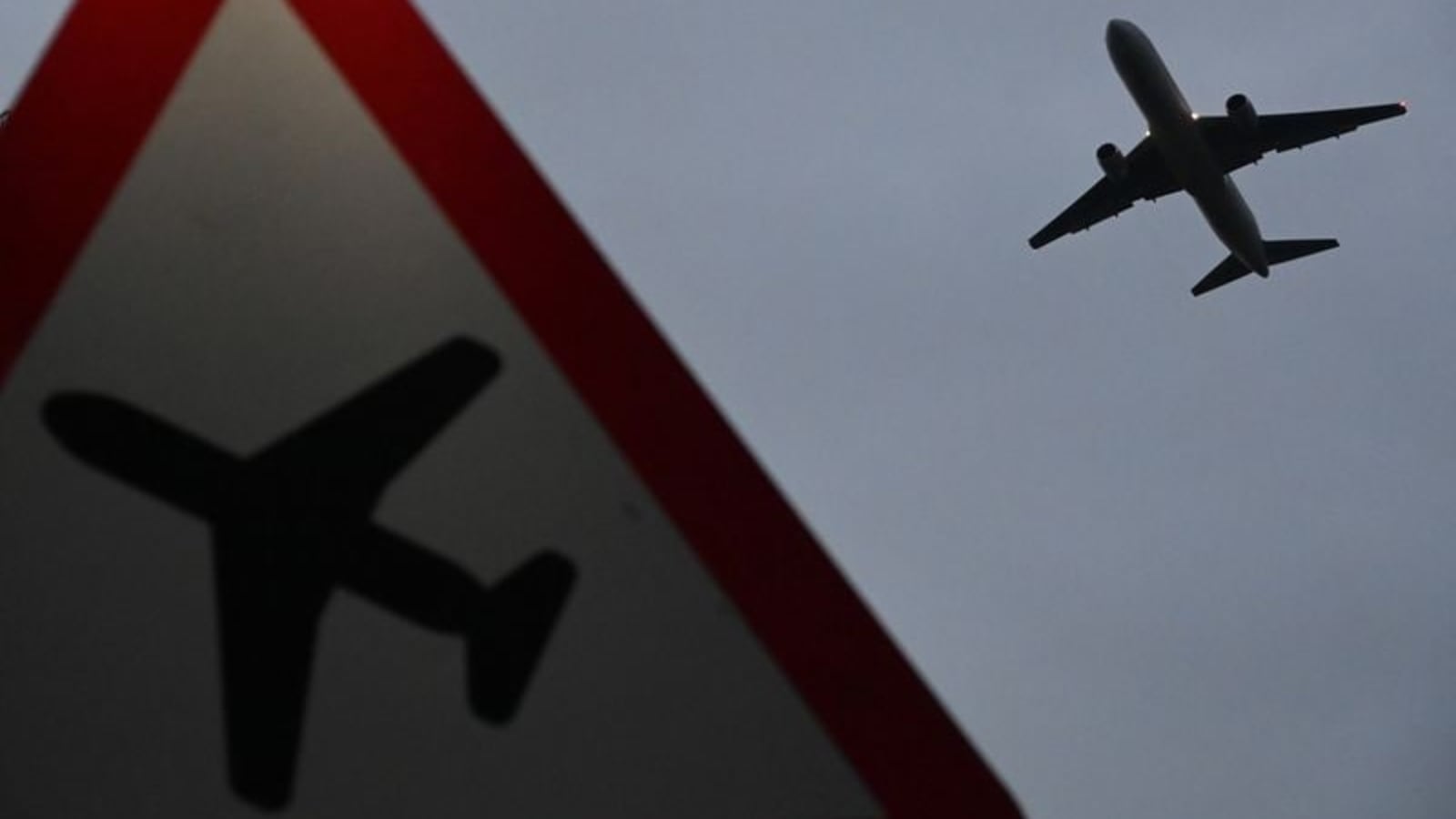 Uk To Reopen For Vaccinated Tourists Resume Tourism To More Than 150 Countries Travel Hindustan Times