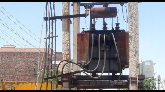 From the grid, Punjab is getting power at an average rate of ₹2.9 per unit, while its own production cost is above ₹4. (HT FILE PHOTO) From the grid, Punjab is getting power at an average rate of ₹2.9 per unit, while its own production cost is above ₹4. (HT FILE PHOTO)