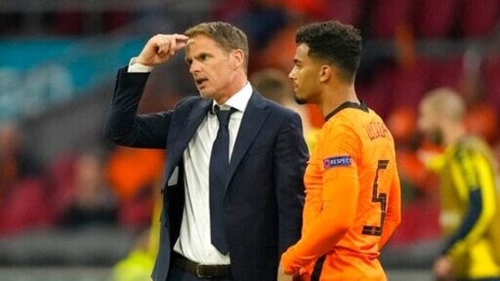 Netherlands' manager Frank de Boer, left, and Owen Wijndal during Euro 2020 soccer championship group C match.(AP)