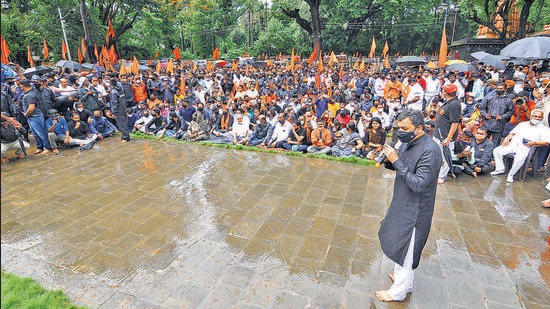 Maratha Kranti Morcha leader Yuvraj Sambhajiraje Chhatrapati address protesters at Shahu Samadhi Sthal, Nursery Baug area in Kolhapur, Maharashtra, on June 16. (ANIL VELHAL/HT)