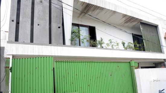 Congress councillor Narinder Kala’s house in Ludhiana. CCTV footage from the neighbourhood showed the burglars scaling the walls of the house to enter and exit. (HT PHOTO)