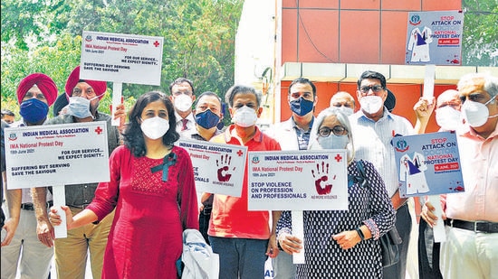 IMA, the apex medical body, had asked all its state and local branches across the country to observe a protest on Friday by wearing black badges, masks, ribbons, and by running an awareness campaign against violence on healthcare staff. (Ravi Kumar/HT)