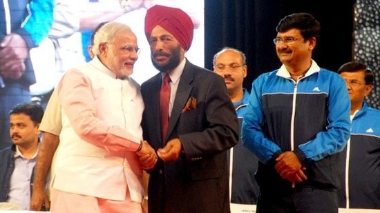 PM Narendra Modi with Milkha Singh.(Narendra Modi/Twitter)