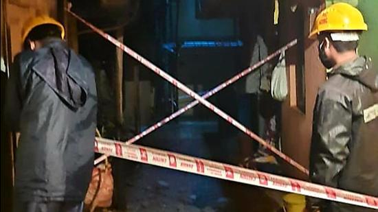Parts of the first floor collapsed in a 30-year-old four-storey building in Wagle Estate, Thane, early Friday morning. (Praful Gangurde/HT Photo) Parts of the first floor collapsed in a 30-year-old four-storey building in Wagle Estate, Thane, early Friday morning. (Praful Gangurde/HT Photo)