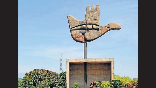 The Chandigarh Master Plan (CMP) 2031 expects a symbiotic relationship with the regional urban areas. A sensitive and coordinated development is required to safeguard the region’s natural and man-made heritage, emphasises the CMP. (HT FILE PHOTO)