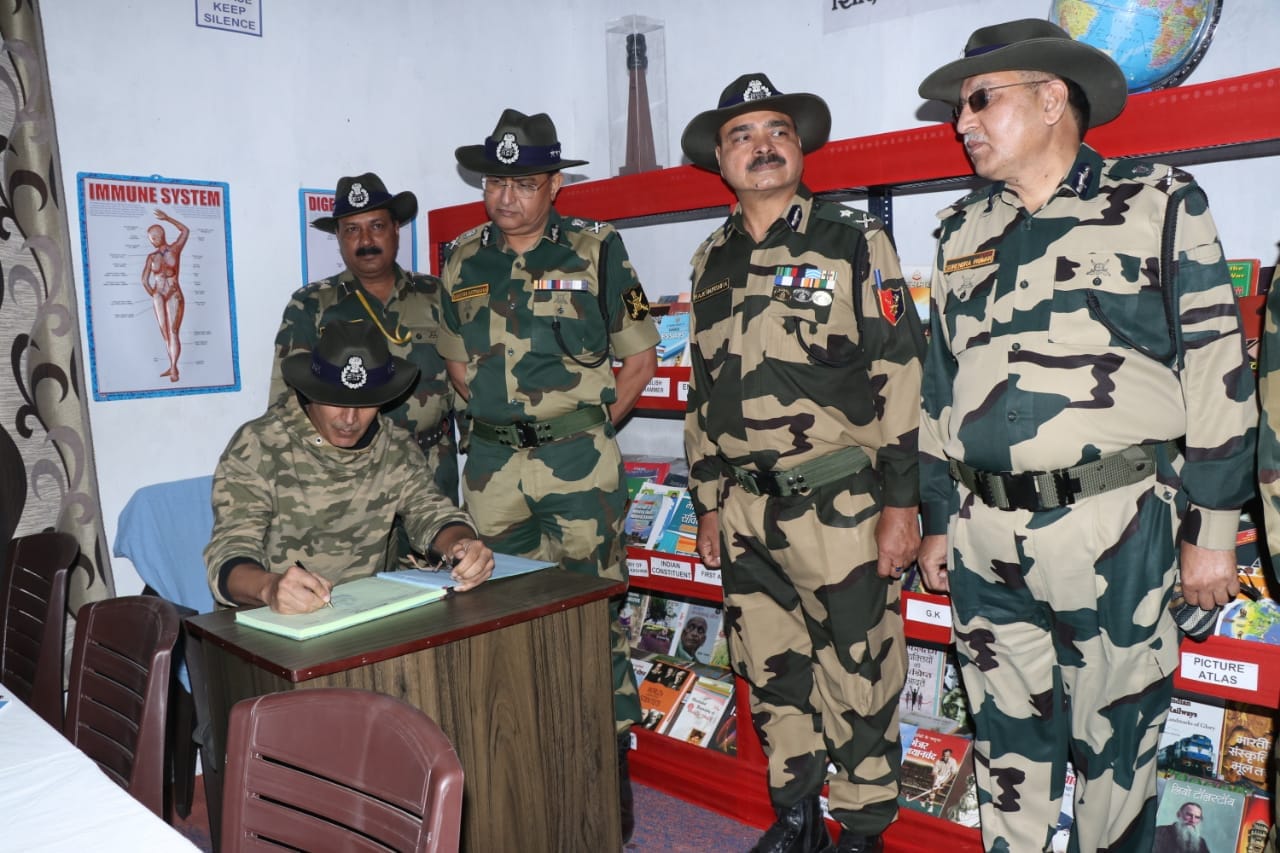 BSF DG Rakesh Asthana was with Akshay Kumar as the actor took a look at the library.