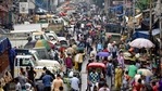 Large crowds gather in a Kolkata market on Saturday, in violation of the Covid-induced lockdown. (PTI Photo)(PTI) Large crowds gather in a Kolkata market on Saturday, in violation of the Covid-induced lockdown. (PTI Photo)(PTI)