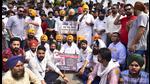 During the protests, Covid norms were flouted as a large number of leaders gathered at the protest giving social distancing and masks a miss. (Gurpreet Singh/HT) During the protests, Covid norms were flouted as a large number of leaders gathered at the protest giving social distancing and masks a miss. (Gurpreet Singh/HT)
