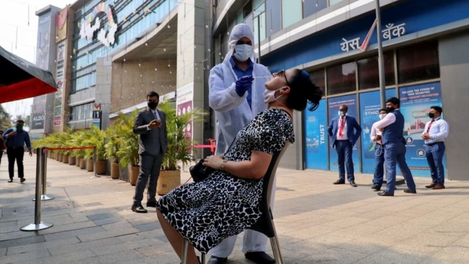 Covid-19 Third Wave India Next 6-8 Weeks: AIIMS Director Randeep Guleria - Hindustan Times