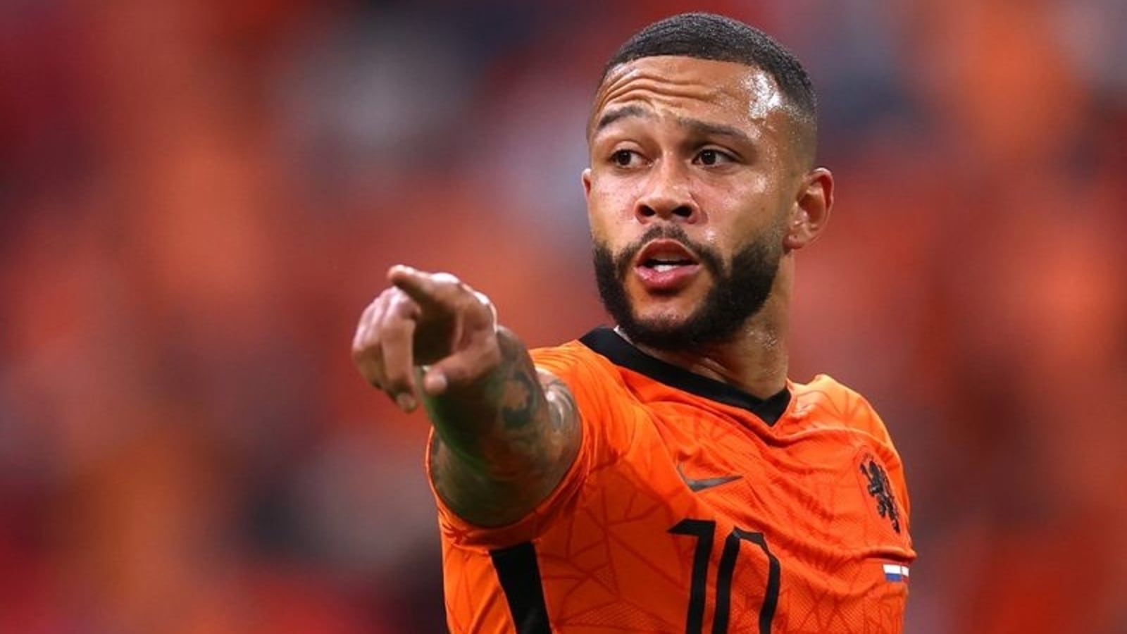 Memphis Depay: on the phone with memphis depay