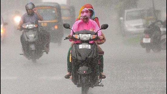 According to traffic police officials, faulty sewage covers are one of the main reasons behind the traffic mishaps during rainy days, as they are either above or below the level of roads or broken. (Representative photo/ HT) According to traffic police officials, faulty sewage covers are one of the main reasons behind the traffic mishaps during rainy days, as they are either above or below the level of roads or broken. (Representative photo/ HT)