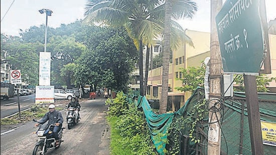 This road in lane number one in Karvenagar has been proposed for widening. Residents fear the trees will be cut. (Pratham Gokhale/HT Photo) This road in lane number one in Karvenagar has been proposed for widening. Residents fear the trees will be cut. (Pratham Gokhale/HT Photo)