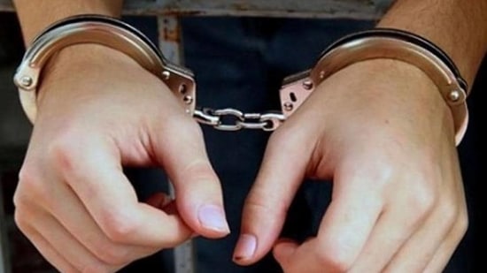 On June 12, police laid a trap near Fortis Flt Lt Rajan Dhall hospital in Vasant Kunj and intercepted Rana and Chaudhary, who were receiving the smuggled contraband from Kumar. (HT Archive) On June 12, police laid a trap near Fortis Flt Lt Rajan Dhall hospital in Vasant Kunj and intercepted Rana and Chaudhary, who were receiving the smuggled contraband from Kumar. (HT Archive)