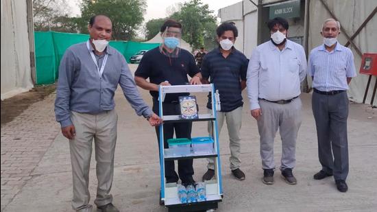 DRDO engineers with the CHETAN robotic device. (HT PHOTO) DRDO engineers with the CHETAN robotic device. (HT PHOTO)