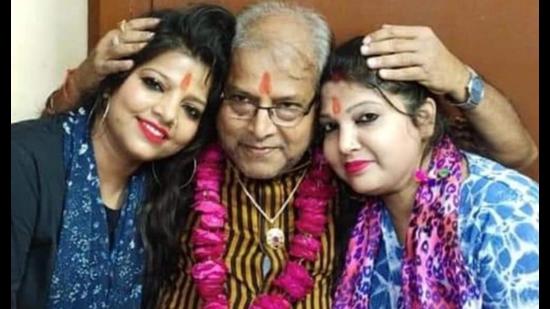 Musician Pt Ravinath Mishra with Manjusha and Manisha (Sourced) Musician Pt Ravinath Mishra with Manjusha and Manisha (Sourced)