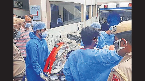 The traffic police will initiate a special drive in the city next week to sensitise people about the importance of providing passage to emergency vehicles such as ambulances, fire brigades and police vehicles . (HT Photo)