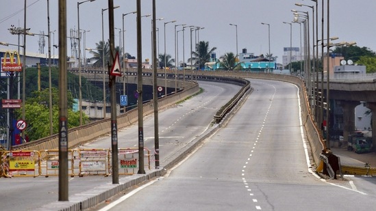 A deserted highway in Bengaluru after a lockdown was imposed by the Karnataka government as a preventive measure against the spread of the coronavirus.(File photo) A deserted highway in Bengaluru after a lockdown was imposed by the Karnataka government as a preventive measure against the spread of the coronavirus.(File photo)