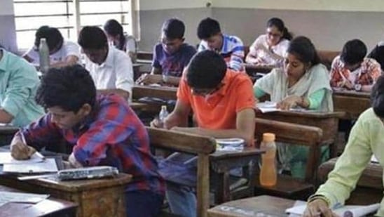 Evaluation of answer sheets: Unhappy AKTU students take to Twitter(Praful Gangurde) Evaluation of answer sheets: Unhappy AKTU students take to Twitter(Praful Gangurde)