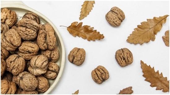 Walnuts contain good fats (13g/28g polyunsaturated fat and 2.5g/28g monounsaturated fat) that are an important part of a healthy diet. Although walnuts contain dietary fat, they won't necessarily make you gain body fat.(Unsplash)