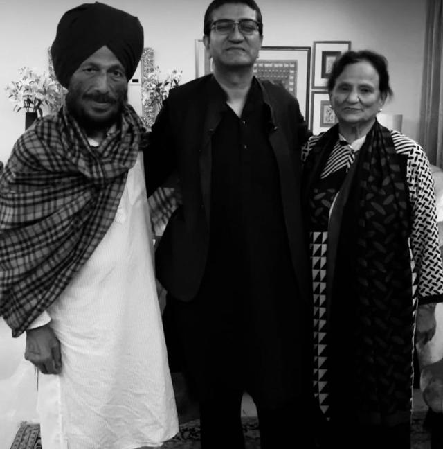 Prasoon Joshi with Milkha Singh and his wife, Nirmal Kaur. Prasoon Joshi with Milkha Singh and his wife, Nirmal Kaur.
