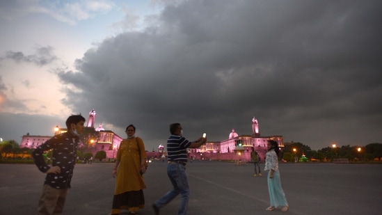 Monsoon usually arrives in Delhi by June 27-28. (Photo by Arvind Yadav/ Hindustan Times)(Arvind Yadav/HT PHOTO)