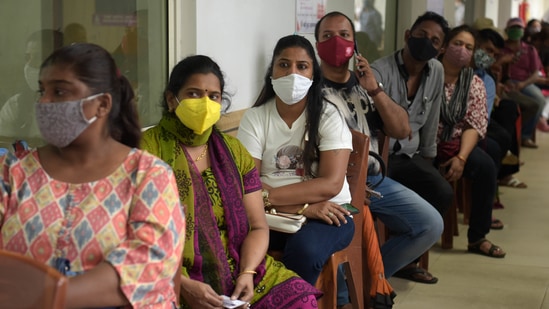 Navi Mumbai municipal corporation starts Covid vaccination drive for the 30-44 age group beneficiaries at ESIS Hospital, in Vashi on Saturday.(Bachchan Kumar/HT Photo)