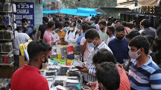 Of the total 509 shopkeepers booked, outer district saw the most offenders at 144, while the New Delhi district recorded only nine prosecutions. (Photo by Sanchit Khanna/ Hindustan Times) Of the total 509 shopkeepers booked, outer district saw the most offenders at 144, while the New Delhi district recorded only nine prosecutions. (Photo by Sanchit Khanna/ Hindustan Times)