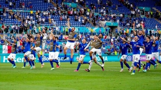 Italy players celebrate their 1-0 win at the end of the Euro 2020 soccer championship group A match between Italy and Wales, at the Rome Olympic stadium, Sunday, June 20, 2021. Italy won 1-0. (AP Photo/Alessandra Tarantino, Pool via AP)(AP)