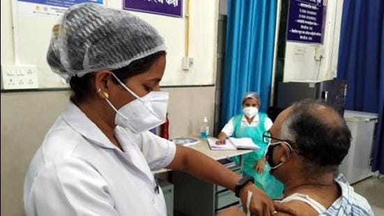 Covid 19 vaccination drive at District Hospital , Aundh. (HT PHOTO) Covid 19 vaccination drive at District Hospital , Aundh. (HT PHOTO)