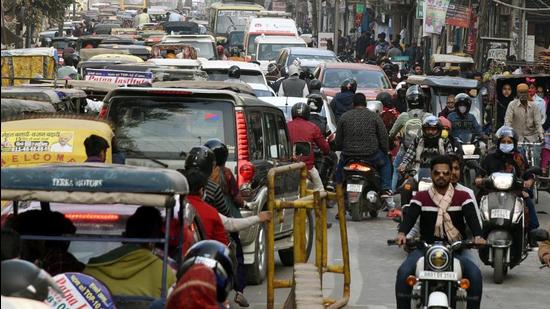 There are around 30,000 auto-rickshaws running in Patna along with 5,000 CNG-driven and battery-operated rickshaws. (HT Photo) There are around 30,000 auto-rickshaws running in Patna along with 5,000 CNG-driven and battery-operated rickshaws. (HT Photo)