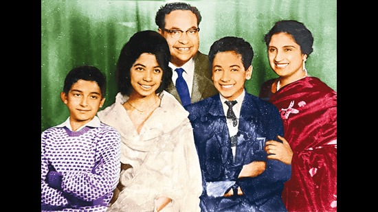 Ritu with her parents, Puran and Lila Mehta, brothers Rajiv (on her left) and Raman at Studio Mall Road in Shimla
