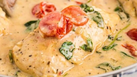 One-pot Italian chicken: Perfect for any family gatherings, this creamy chicken curry does not take more than 30 minutes to prepare. You can have this with herb rice or bread.(Instagram/@easychickenrecipes)