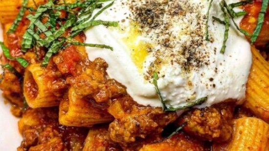 One-pot spinach and tomato rigatoni: Here's a dish for all the vegetarians out there missing fancy restaurant meals. Pamper yourself and your loved ones with this simple yet savouring dish.(Instagram/@thebaltimorefoodie)