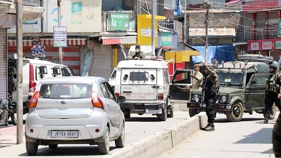 3 terrorists, including top Lashkar man, killed in Sopore encounter ...