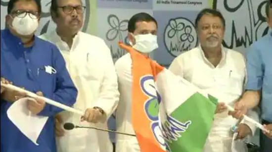 Sharma was welcomed by TMC Rajya Sabha member Sukhendu Sekhar Roy, education minister Bratya Basu and Mukul Roy. (ANI) Sharma was welcomed by TMC Rajya Sabha member Sukhendu Sekhar Roy, education minister Bratya Basu and Mukul Roy. (ANI)