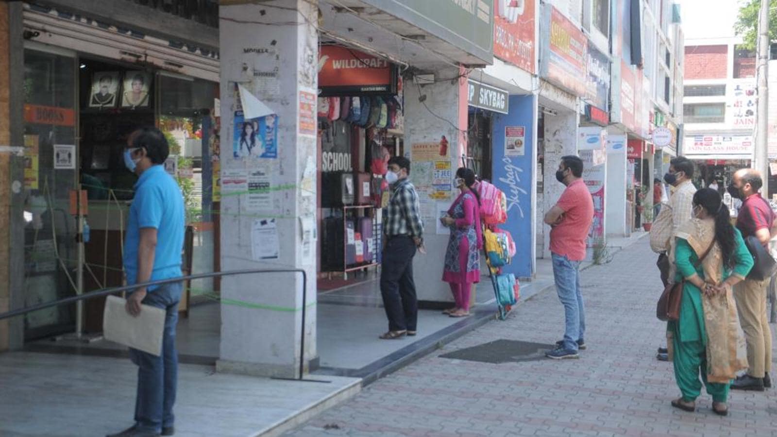 Now, shops can stay open till 8pm in Chandigarh - Hindustan Times