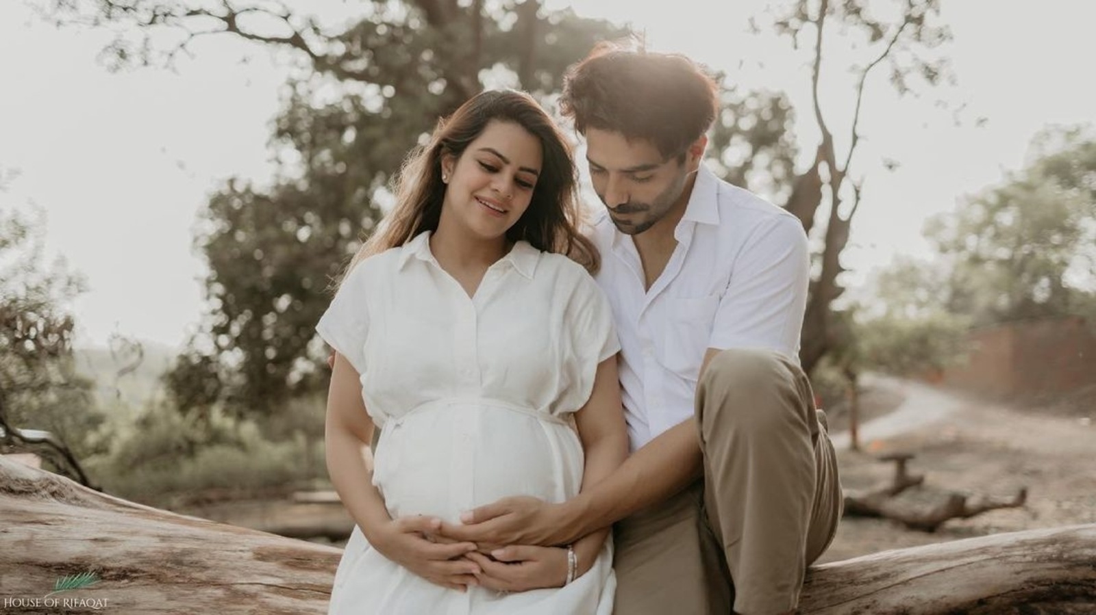 Aparshakti Khurana and Aakriti Ahuja, expecting their first child, share pictures from maternity shoot | Bollywood - Hindustan Times