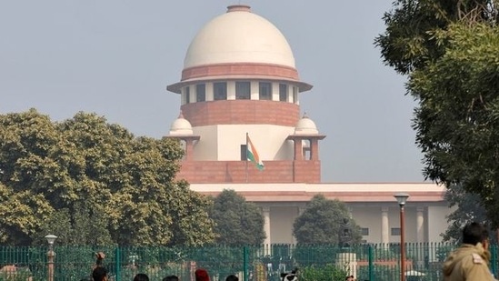 A bench of Justices Hemant Gupta and Aniruddha Bose will be hearing the separate appeals filed by the chief minister, state law minister Moloy Ghatak and West Bengal government. (HT File) A bench of Justices Hemant Gupta and Aniruddha Bose will be hearing the separate appeals filed by the chief minister, state law minister Moloy Ghatak and West Bengal government. (HT File)