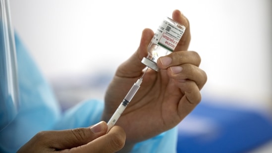 A healthcare worker prepares a dose of the AstraZeneca vaccine on Monday, June 21, 2021. (Bloomberg) A healthcare worker prepares a dose of the AstraZeneca vaccine on Monday, June 21, 2021. (Bloomberg)