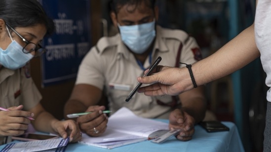 Photos: India administers record 8.6mn vaccine doses in a single day ...