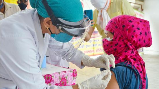 File photo: Health Worker gives a dose of the COVID-19 vaccine to a woman. (ANI)