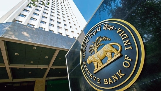 Ahead of the ₹10,000-crore secondary market purchase of state debt on June 17 under the G-Sap (government securities acquisition programme), the average cost had fallen 20 bps to 6.75 per cent at the auction on June 15. This was the sharpest fall in months. (Mint Archives) Ahead of the ₹10,000-crore secondary market purchase of state debt on June 17 under the G-Sap (government securities acquisition programme), the average cost had fallen 20 bps to 6.75 per cent at the auction on June 15. This was the sharpest fall in months. (Mint Archives)