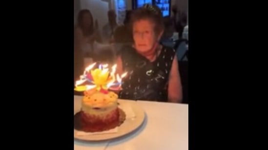 The image shows the elderly woman being amazed the candle.(Reddit)