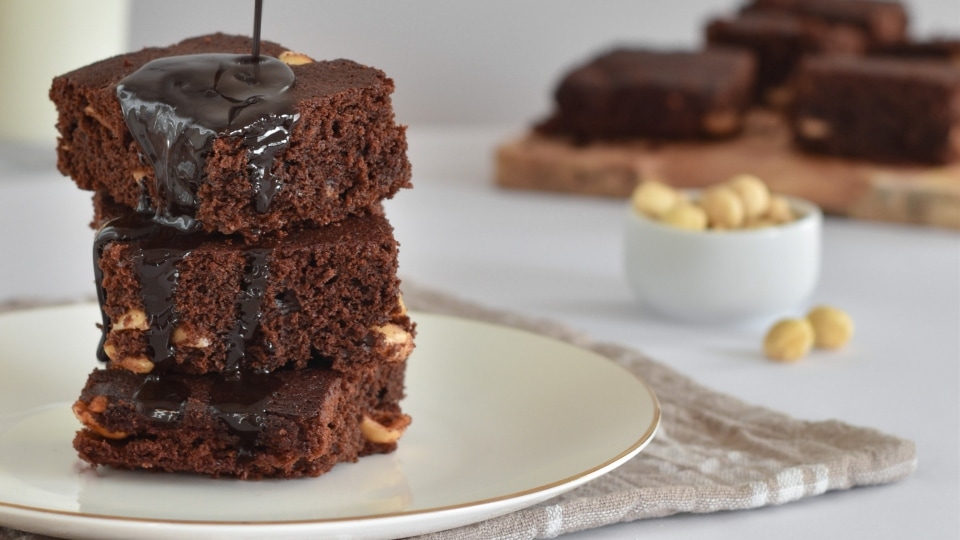 Eggless Chocolate Fudge Cake Recipe By Sanjeev Kapoor Dandk Organizer