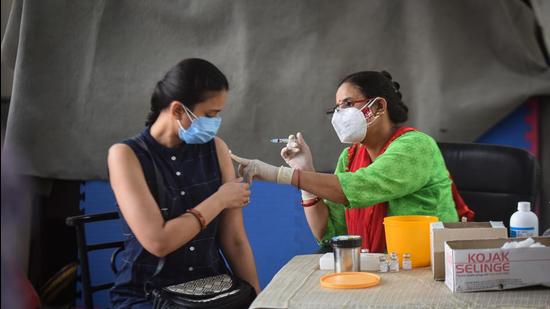 A health worker administers the second does of Covid-19 vaccine to a beneficiary at a vaccination site in Kingsway Camp, New Delhi, earlier this month. (HT file photo) A health worker administers the second does of Covid-19 vaccine to a beneficiary at a vaccination site in Kingsway Camp, New Delhi, earlier this month. (HT file photo)