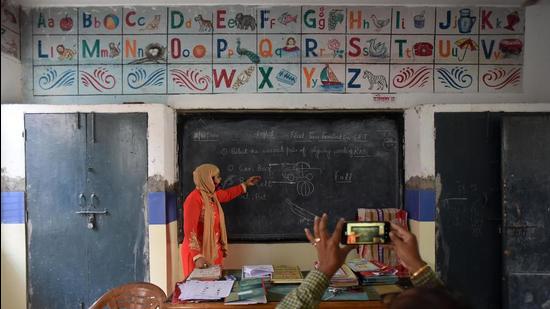 Following their regularisation, salaries of these science teachers will also get revised, the Tripura minister said. (Raj K Raj/HT PHOTO/Representative use) Following their regularisation, salaries of these science teachers will also get revised, the Tripura minister said. (Raj K Raj/HT PHOTO/Representative use)